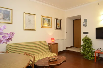 Logement entier à Via Nicolò III, image 2 de 14