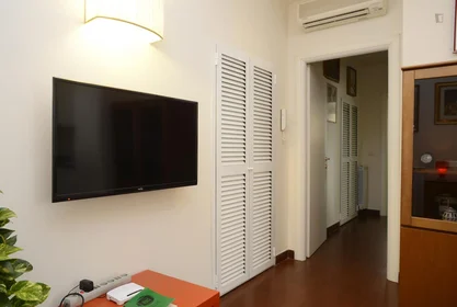 Logement entier à Via Nicolò III, image 4 de 14