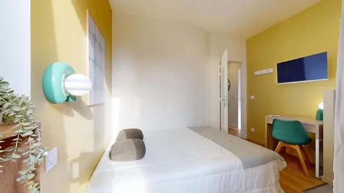 Quarto privado em 19 Rue Pierre Albrand, 13002 Marseille, France, imagem 5 de 16