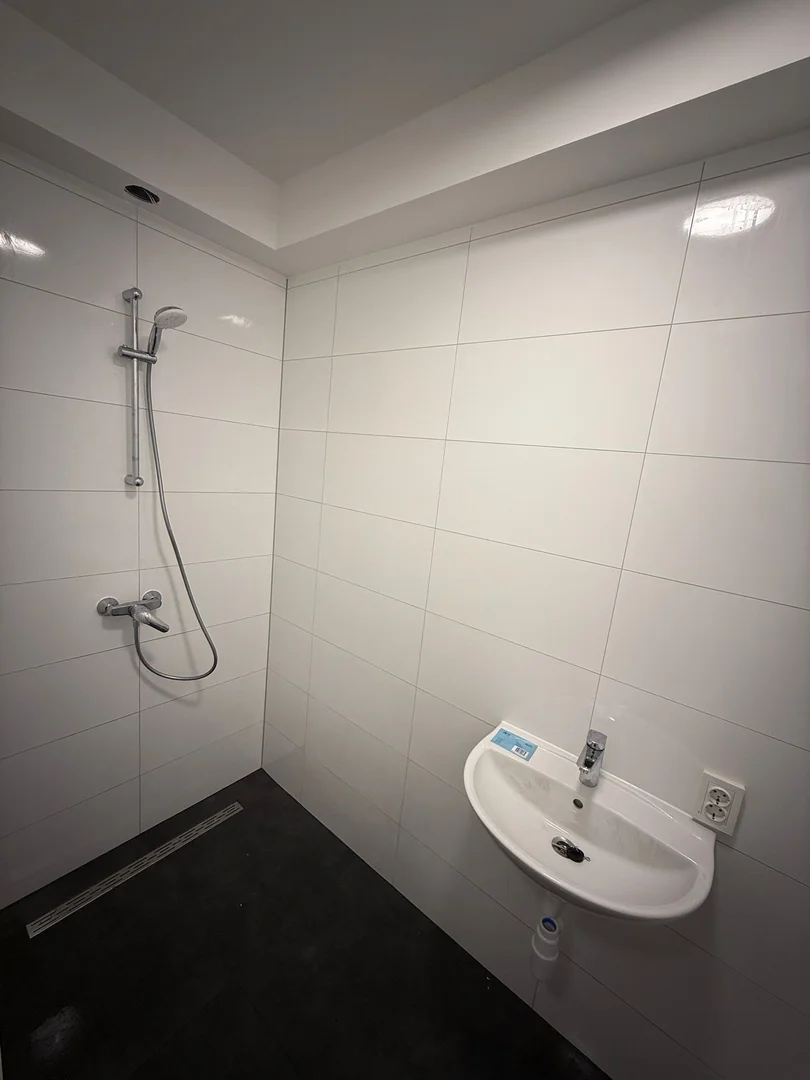 'de öğrenci dairesinde, tamamen mobilyalı kiralık oda
