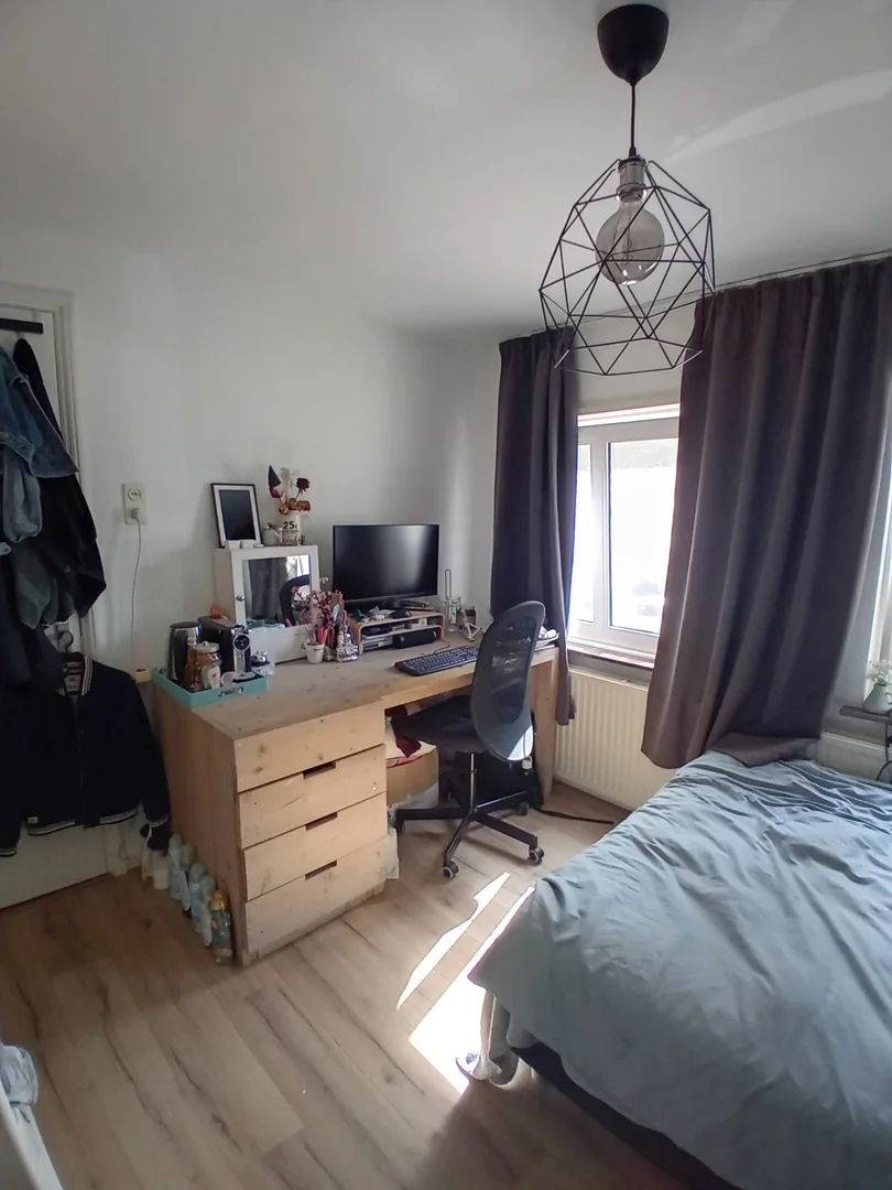 Chambre d'étudiant confortable et spacieuse dans 