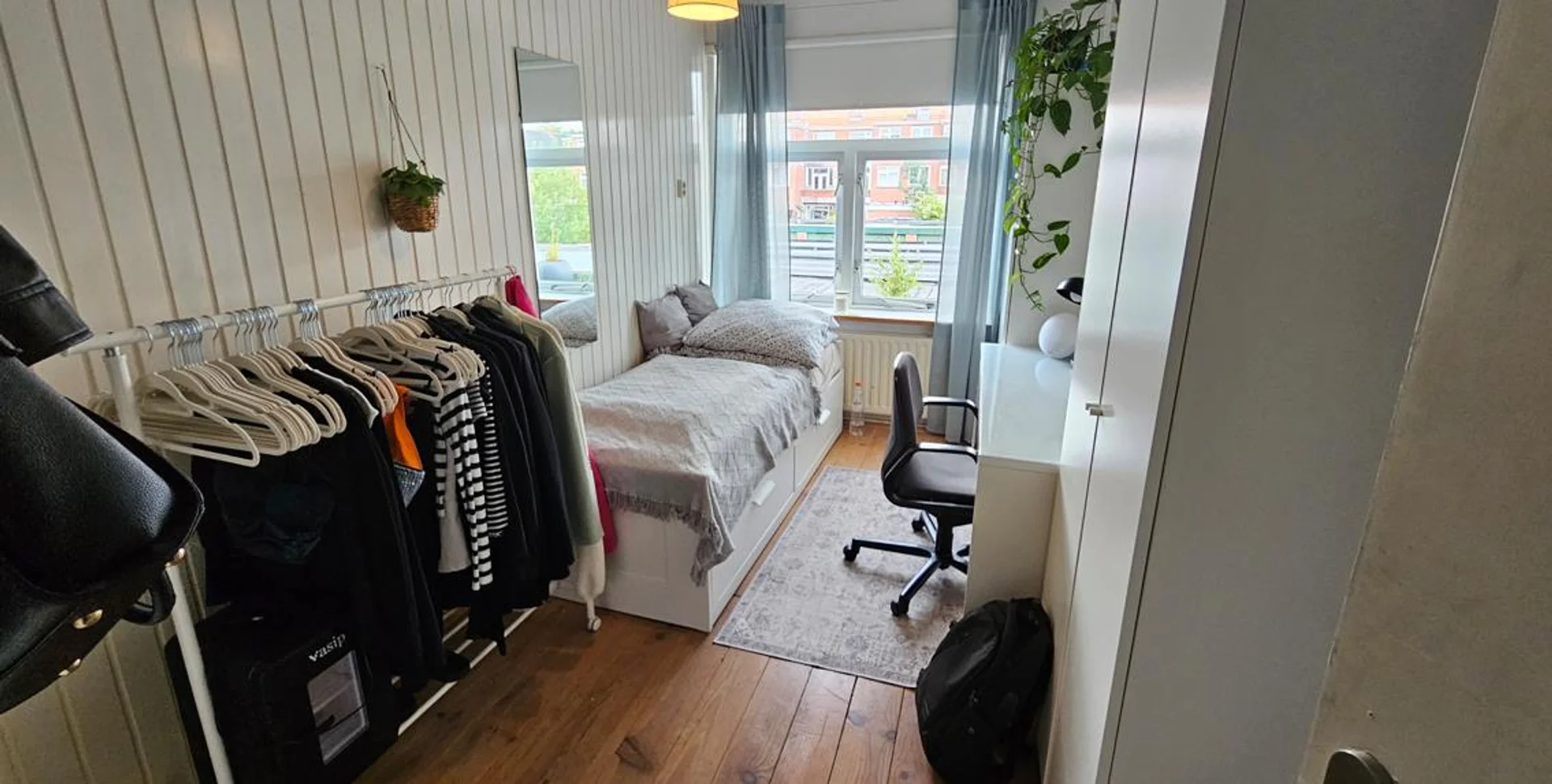 Funktionelles Studentenzimmer perfekt zum Studieren in 