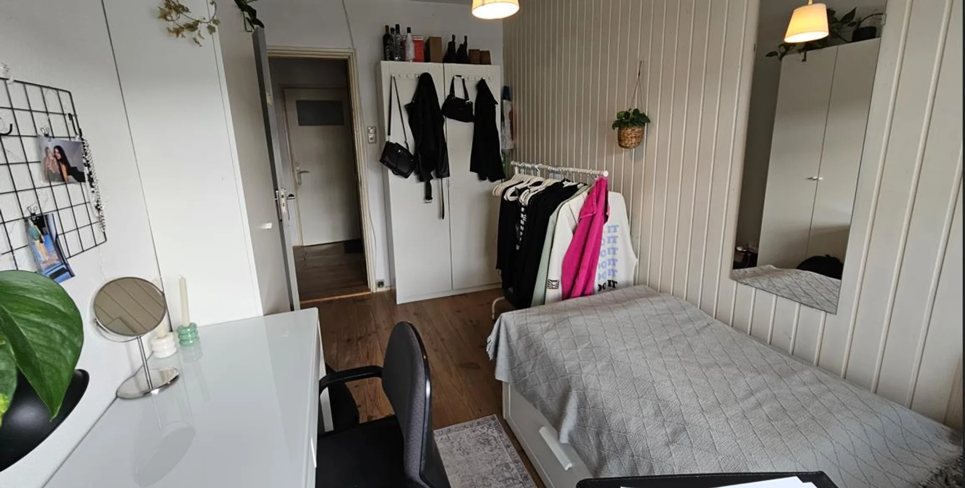 Funktionelles Studentenzimmer perfekt zum Studieren in 