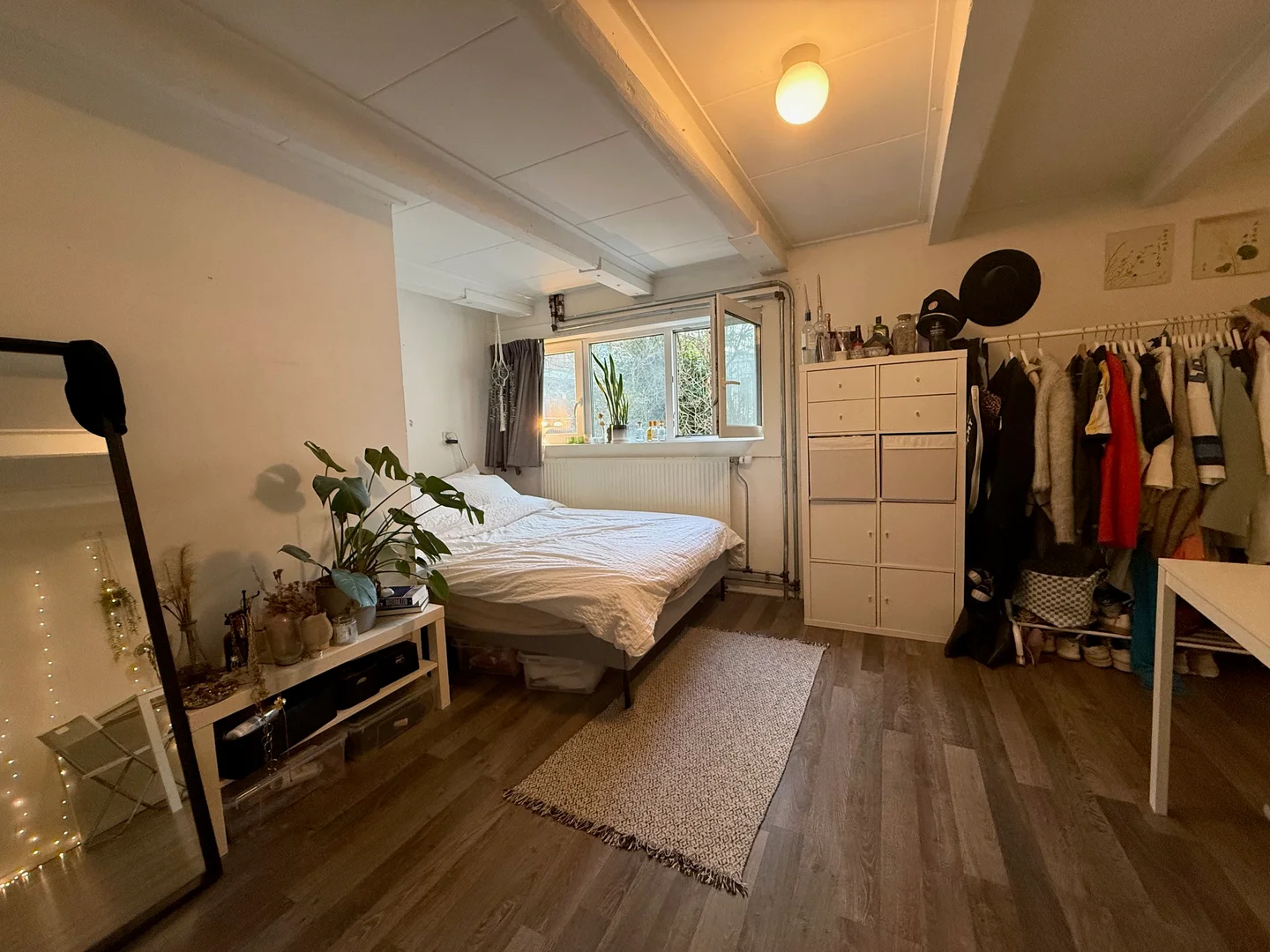 Habitación estudiantil amplia y cómoda en 