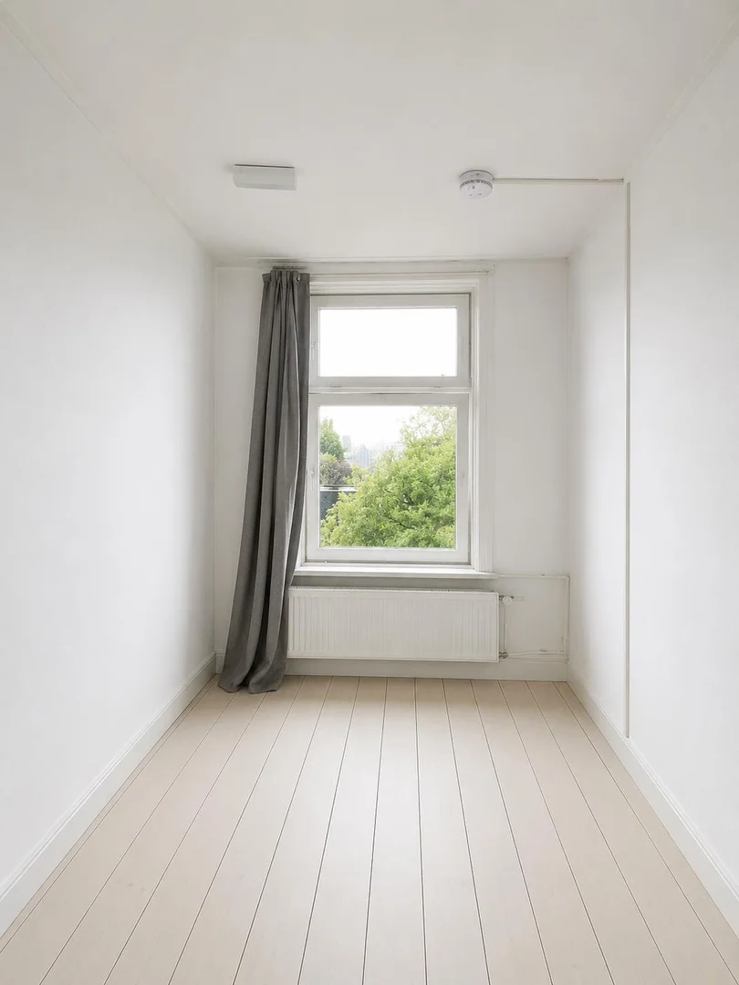 Habitación para estudiantes en con área de estudio y facilidades compartidas