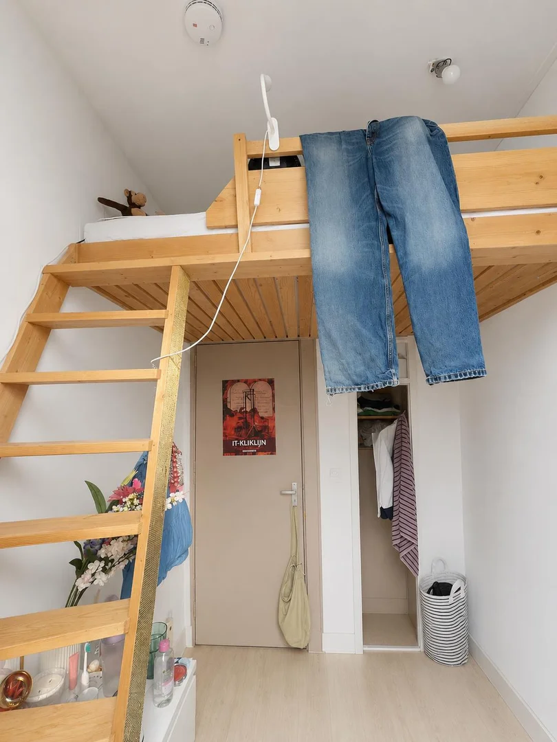 Habitación estudiantil económica con ubicación conveniente en