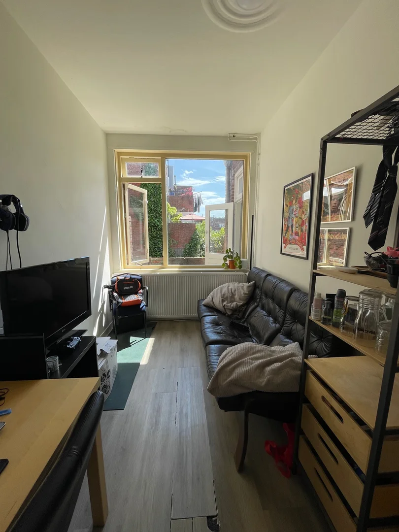 Helles und luftiges Studentenzimmer mit einfachem Zugang zur Universität in 