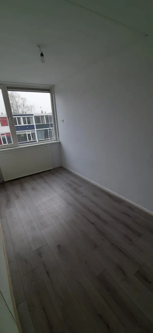 Quarto de estudante económico perto do campus em 