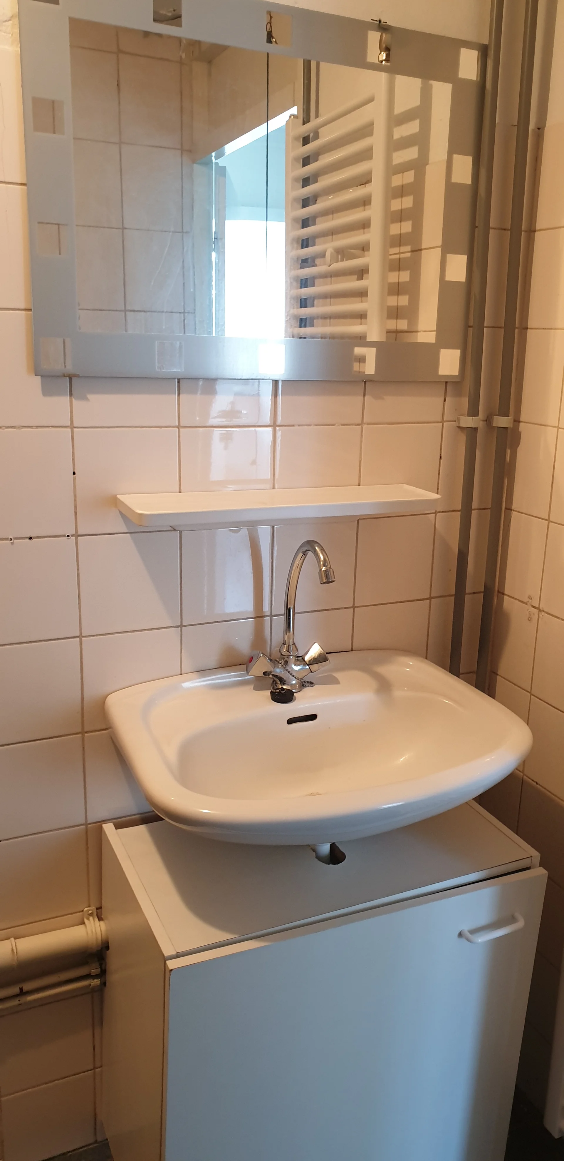 Quarto de estudante económico perto do campus em 