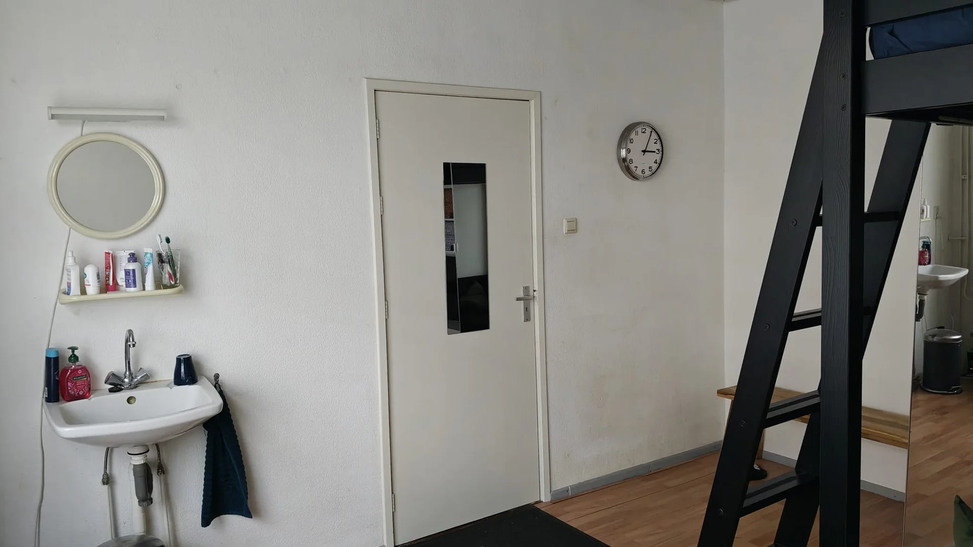 Chambre d'étudiant lumineuse et aérée avec accès facile à l'université dans 