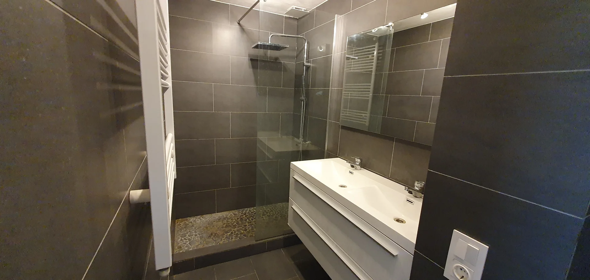 Quarto para alugar em apartamento de estudantes em , totalmente mobilado