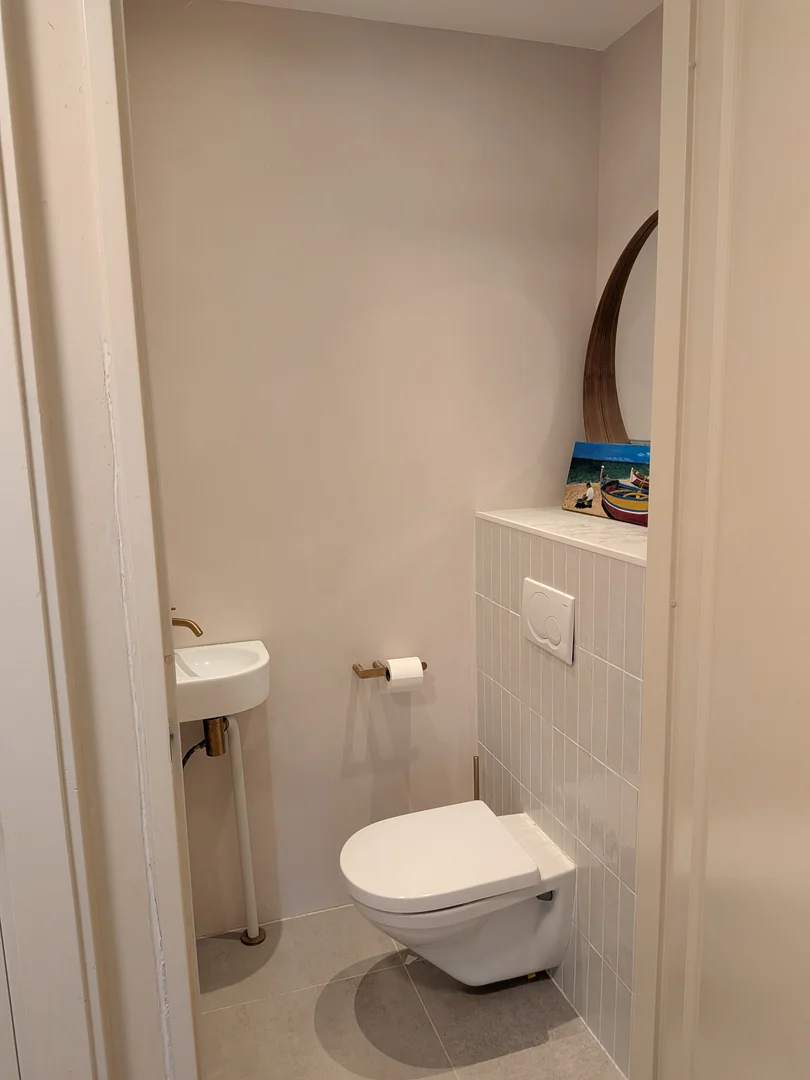 Habitación estudiantil luminosa y aireada con fácil acceso a la universidad en 