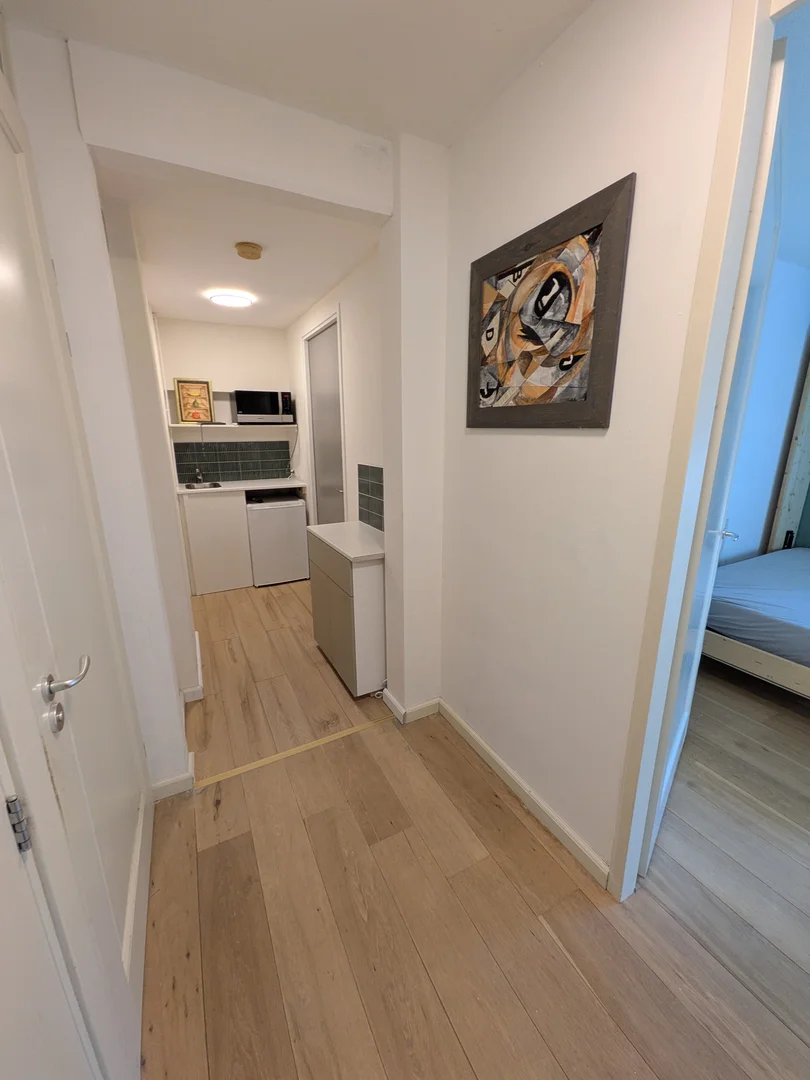Habitación para estudiantes en  con área de estudio y facilidades compartidas
