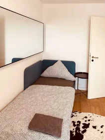 Privatzimmer in der Regina-Ullmann-Straße, Bogenhausen, bild 4 von 10