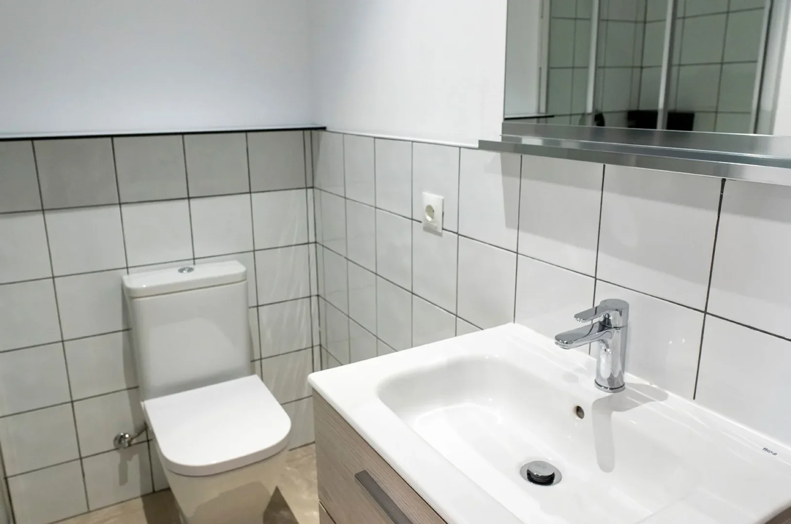 Zimmer in Studentenwohnung in  zu vermieten, voll möbliert