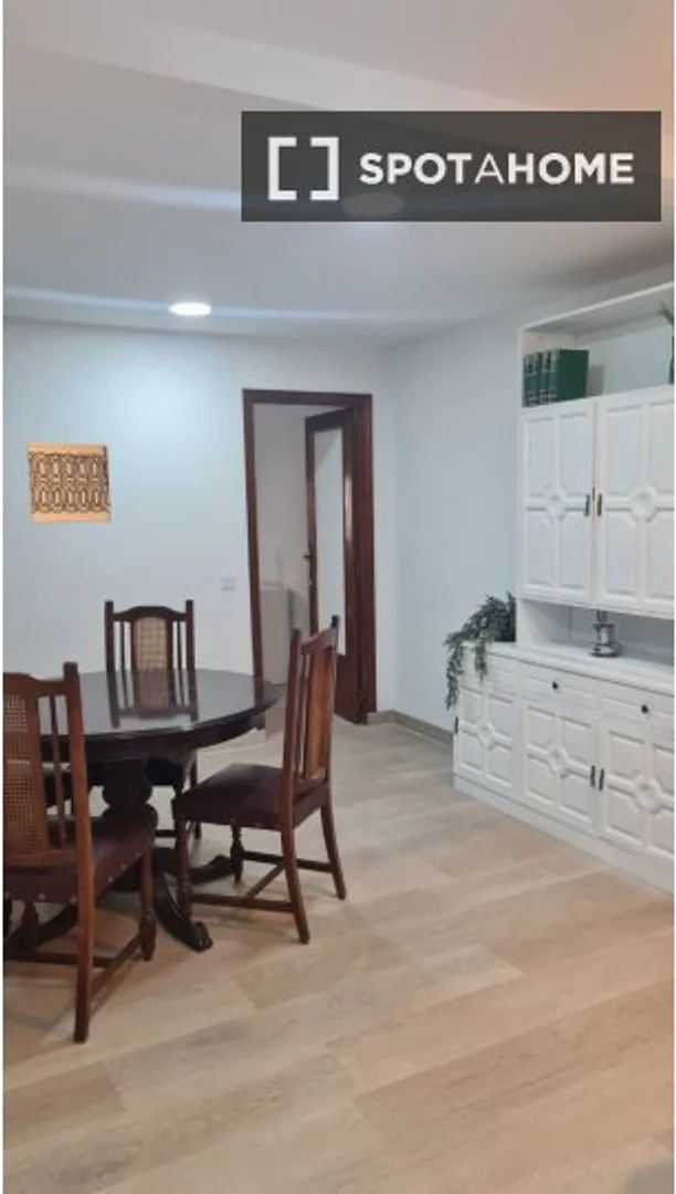 'de öğrenci dairesinde, tamamen mobilyalı kiralık oda