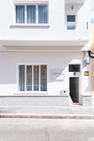 Entire apartment at Calle Tauro 48, image 16 of 18