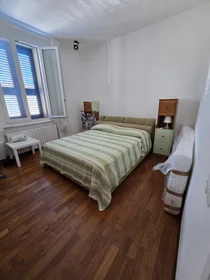 Quarto privado em Via Alessandro Doveri 7, imagem 1 de 5