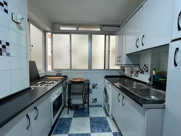 Özel oda konumu Calle Cristóbal de Virués 1, 4 17 görüntüsü