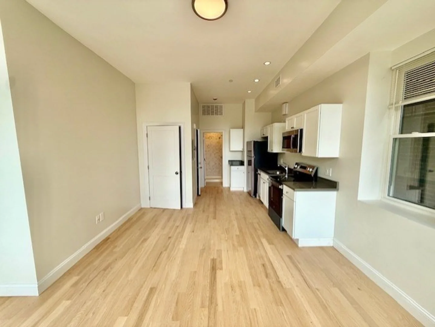 Self-contained studio for students in central 