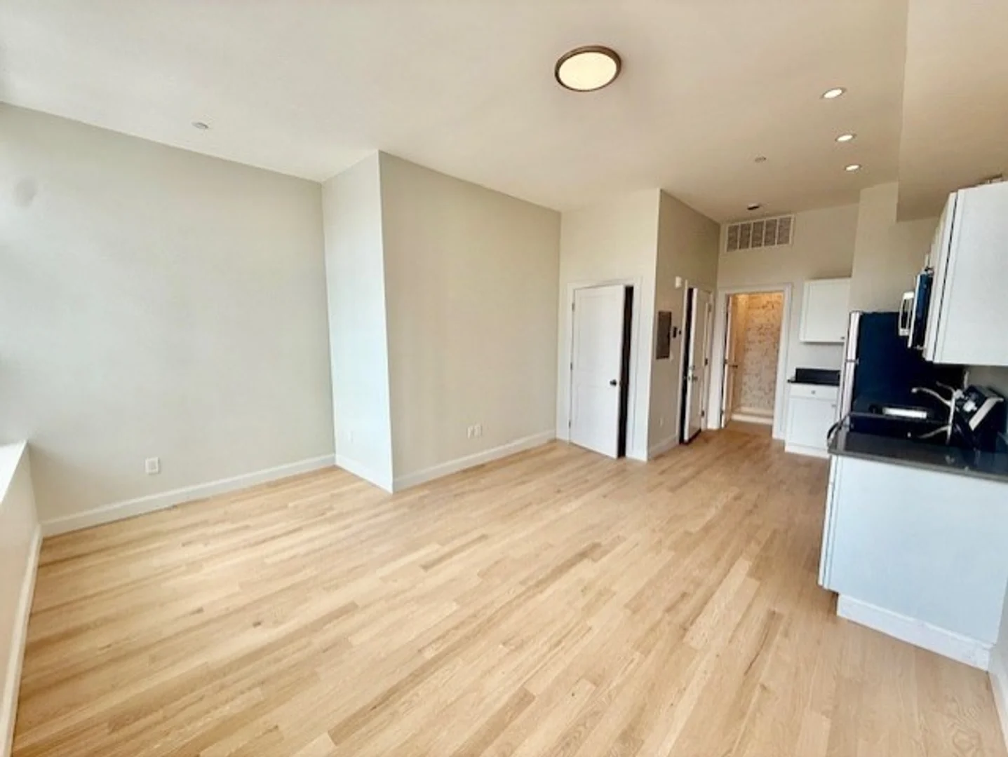 Minimalist student studio in  with efficient layout