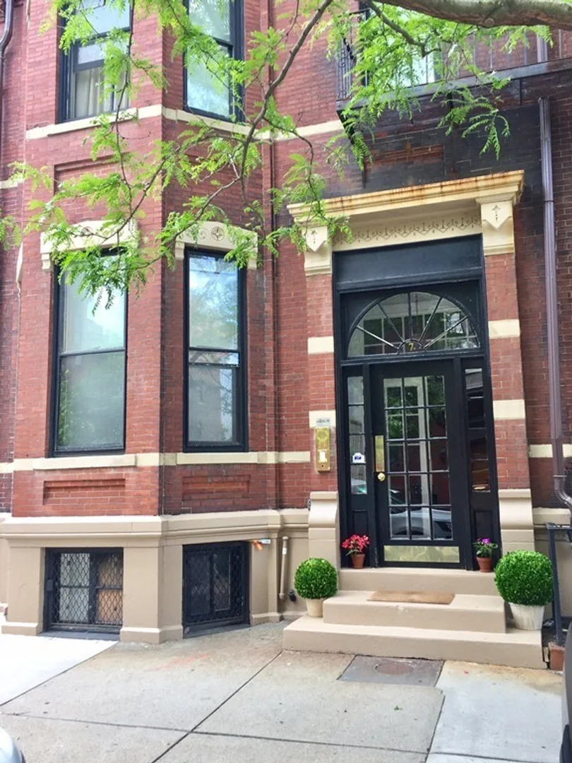 7, Hereford St., Unit 5, Back Bay, Boston, MA, 02115