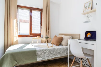 Chambre privée à Calle Cuenca, image 2 de 19
