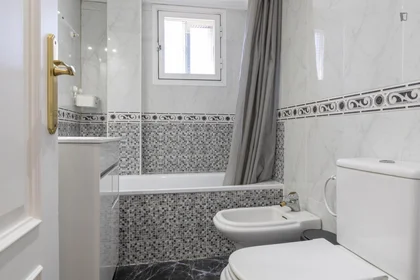 Chambre privée à Calle Cuenca, image 13 de 19