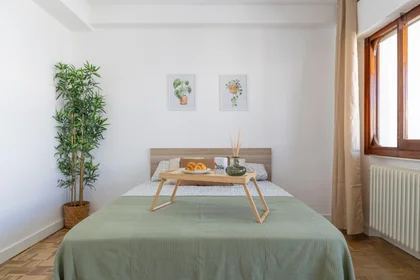 Chambre privée à Calle Cuenca, image 1 de 10