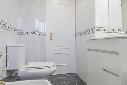 Chambre privée à Calle Cuenca, image 17 de 21
