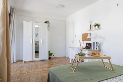 Chambre privée à Calle Cuenca, image 3 de 21