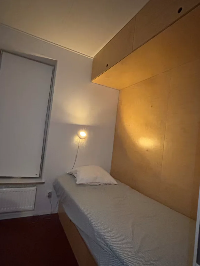 Camera per studenti in  con area studio e servizi in comune