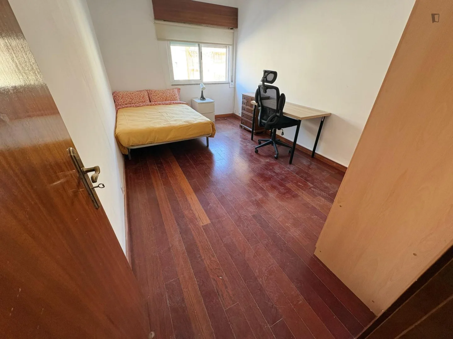 Öğrenciler için rahat oda  bölgesinde mevcut