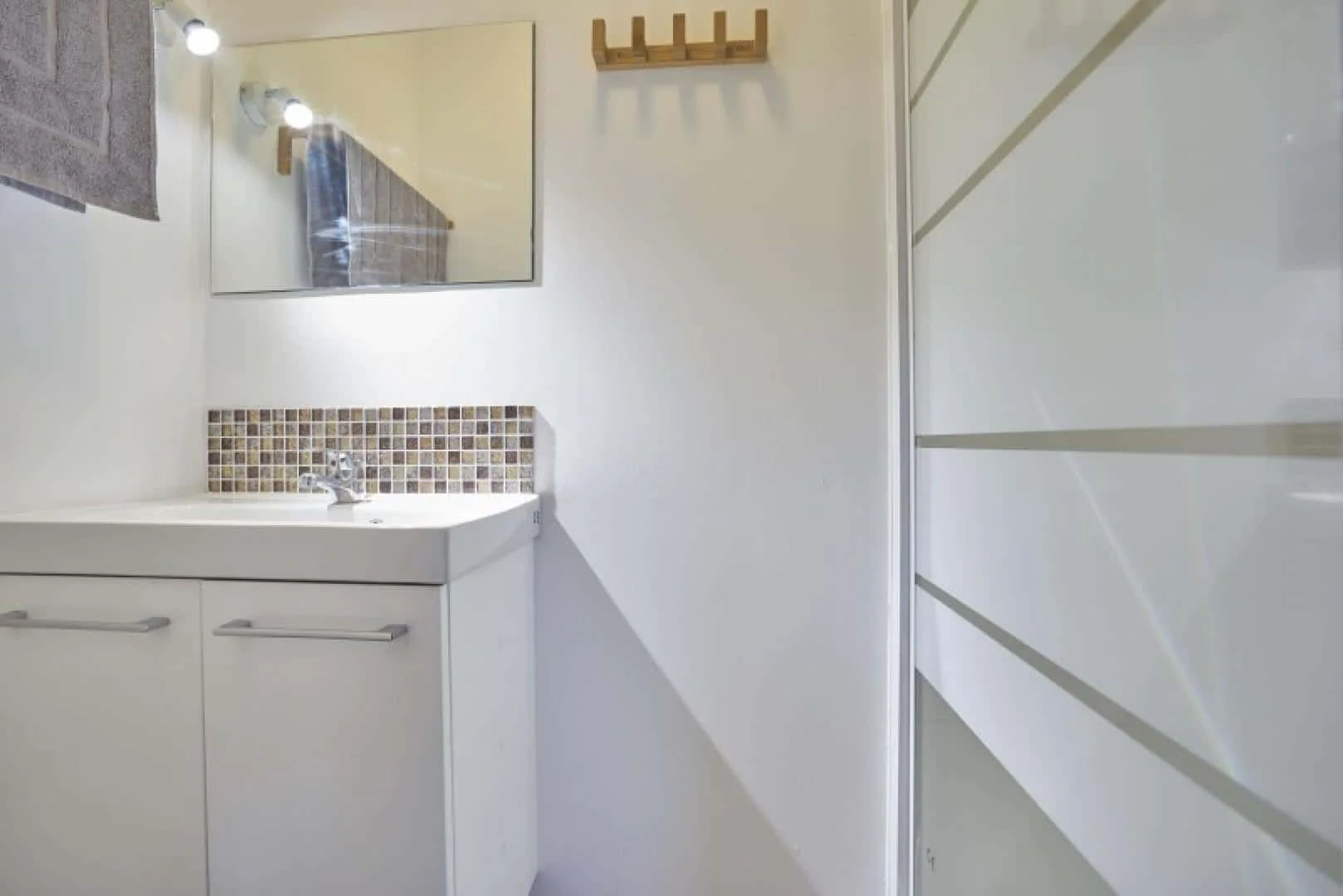 Quarto de estudante económico perto do campus em 