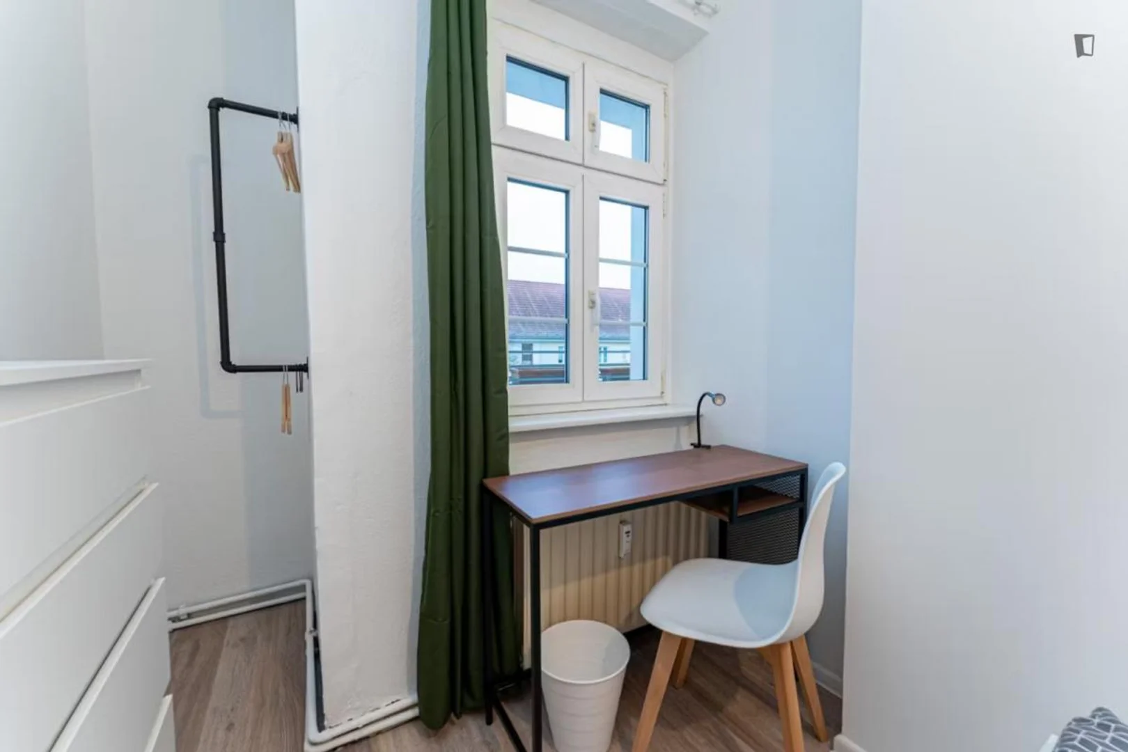 Cozy room for students available in 