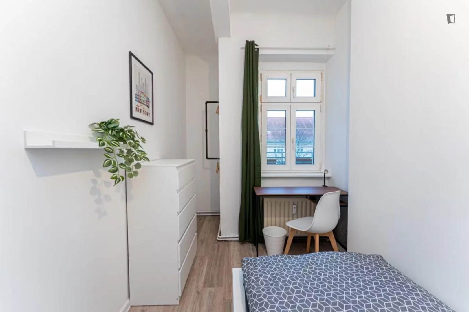Room for rent in student apartment in , fully furnished