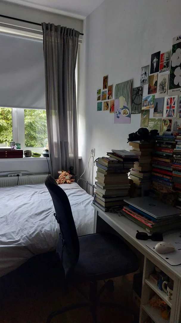 Economical student room with convenient location in 