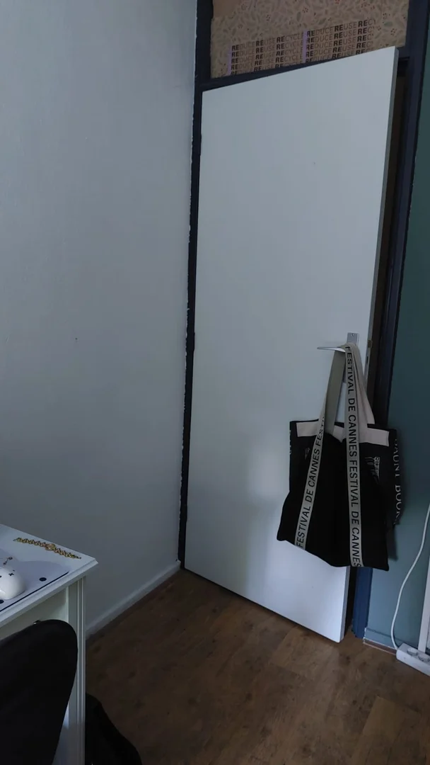 Comfortable and spacious student room in 