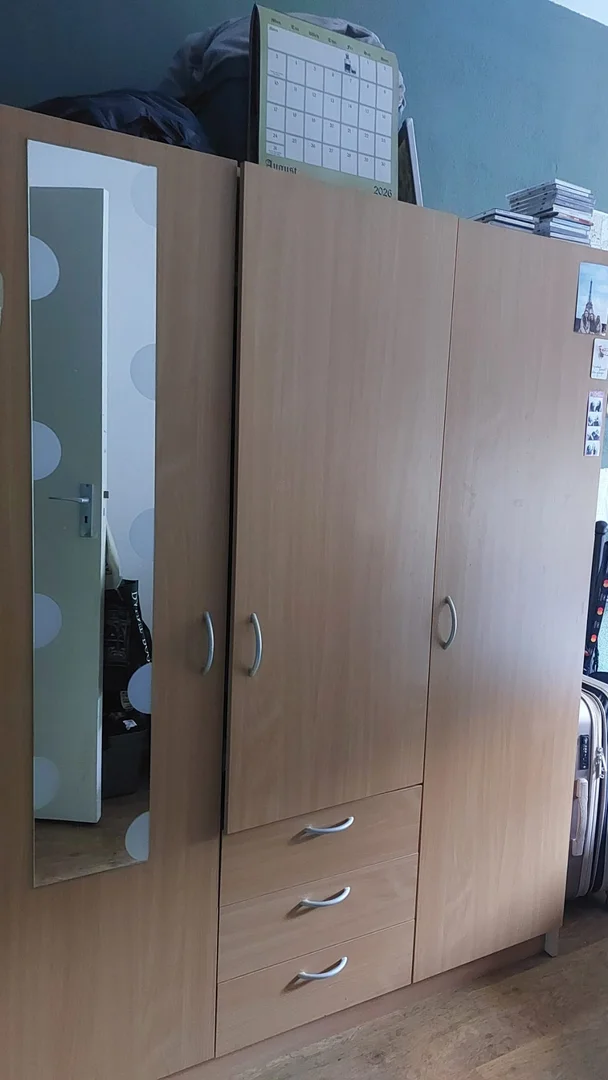 Functional student room perfect for studying in 