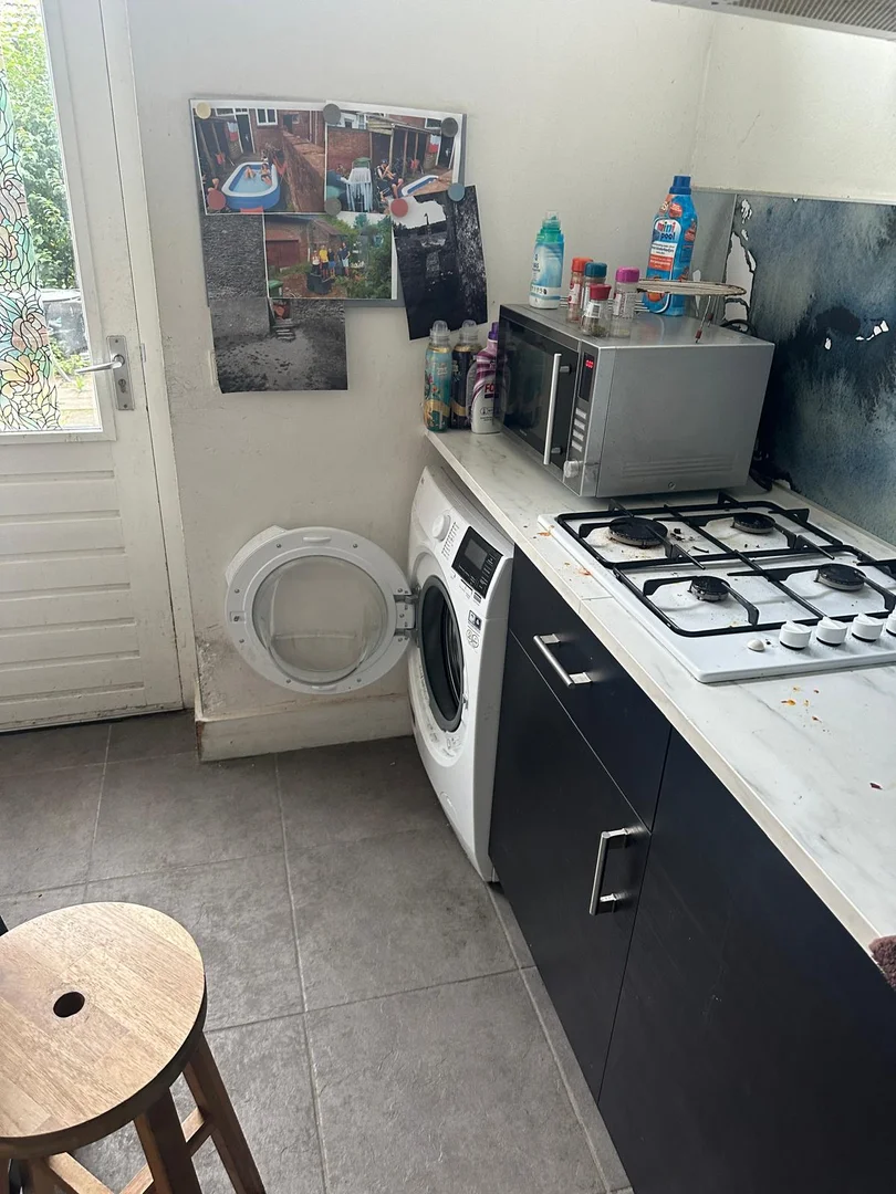 Chambre conviviale pour les étudiants dans  avec des équipements modernes