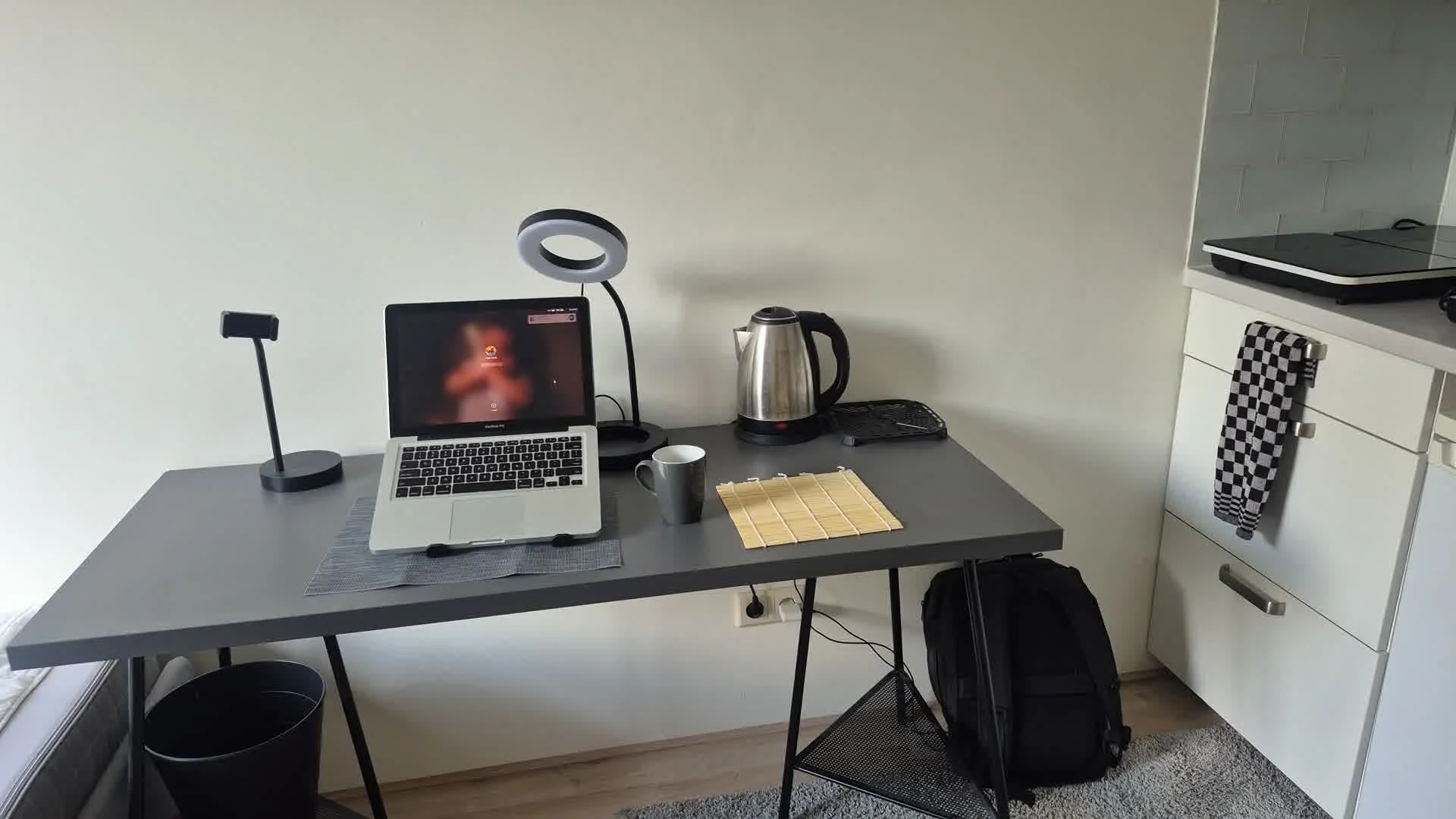 Cómodo estudio para vivir como estudiante en