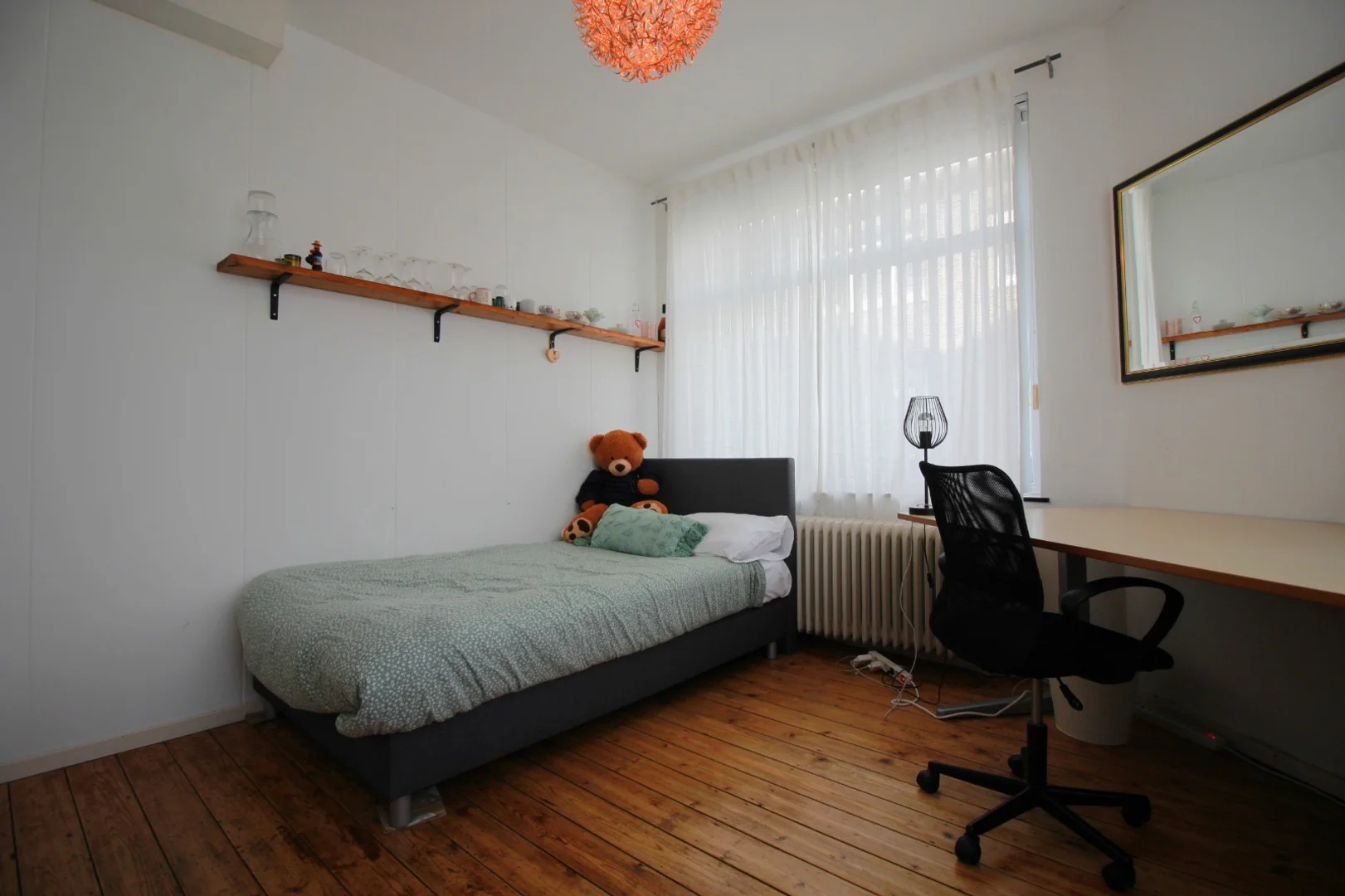 Chambre conviviale pour les étudiants dans  avec des équipements modernes