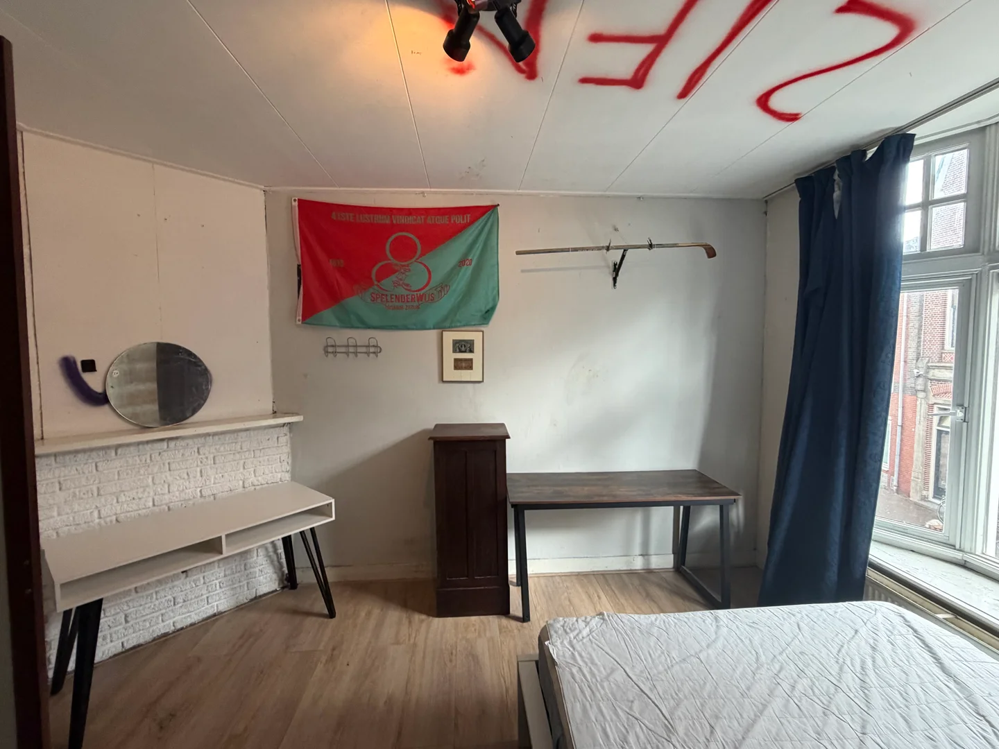 Affordable room for students with ample lighting in 
