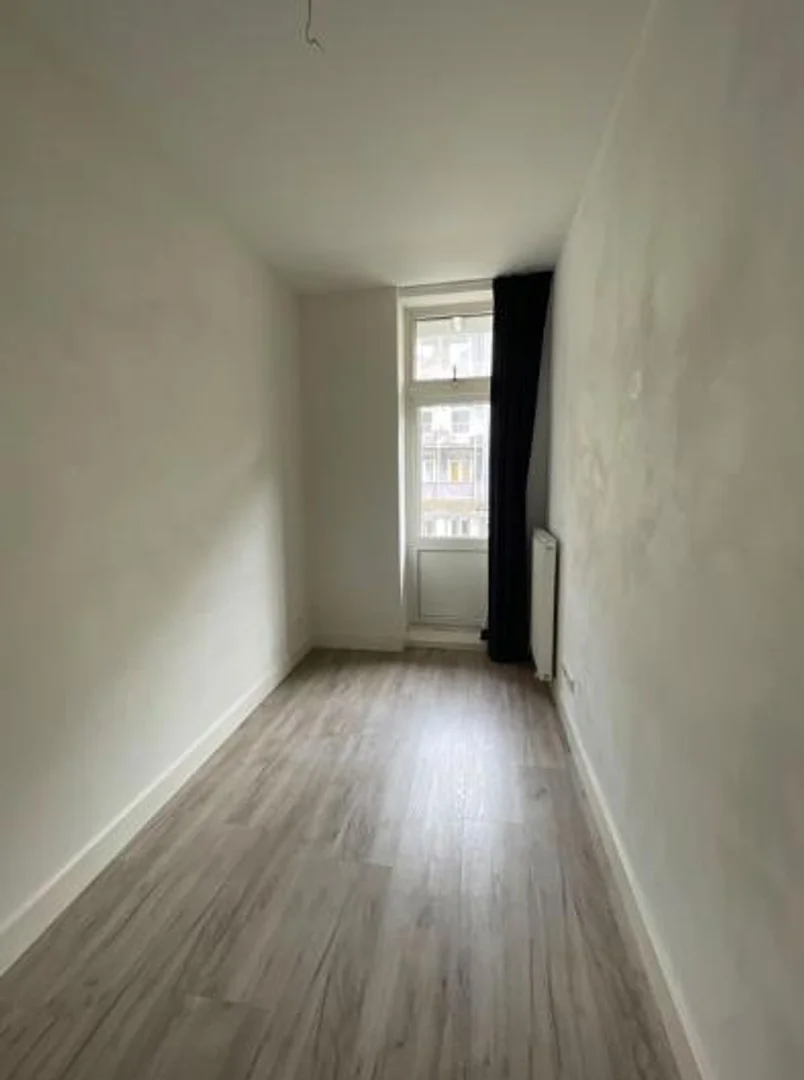Habitación estudiantil económica cerca del campus en 