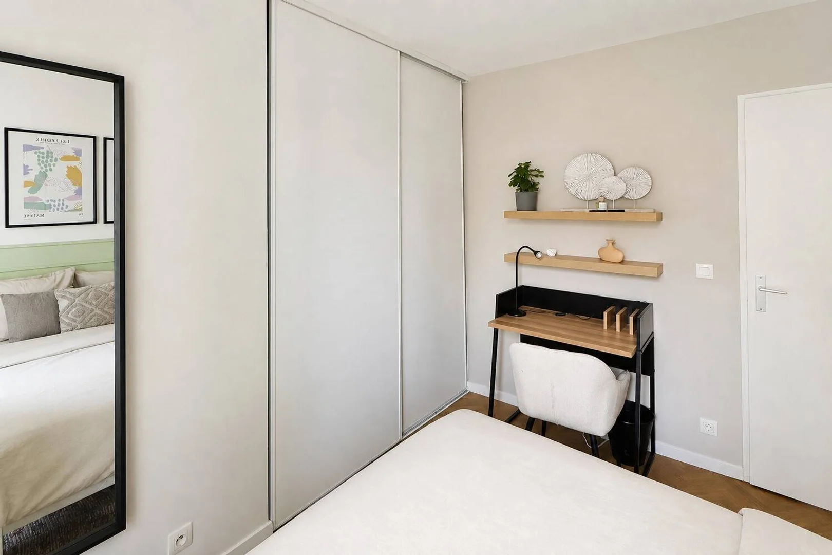 Comfortable and spacious student room in 