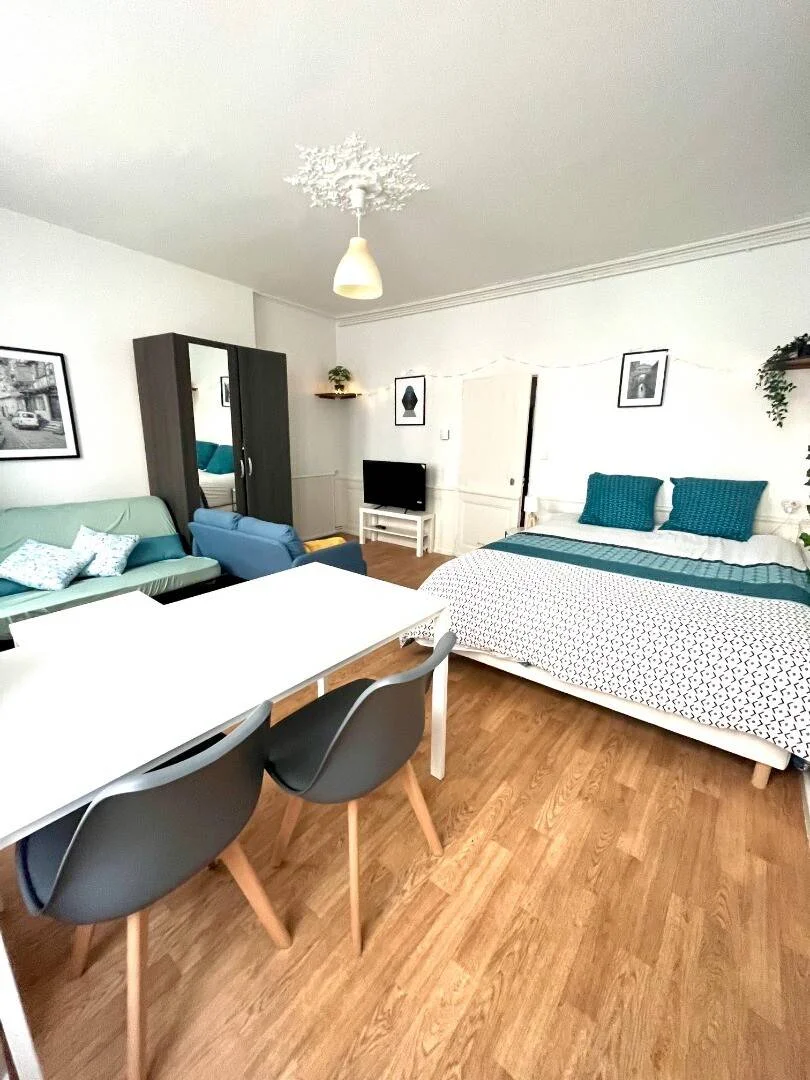 Habitación estudiantil amplia y cómoda en 