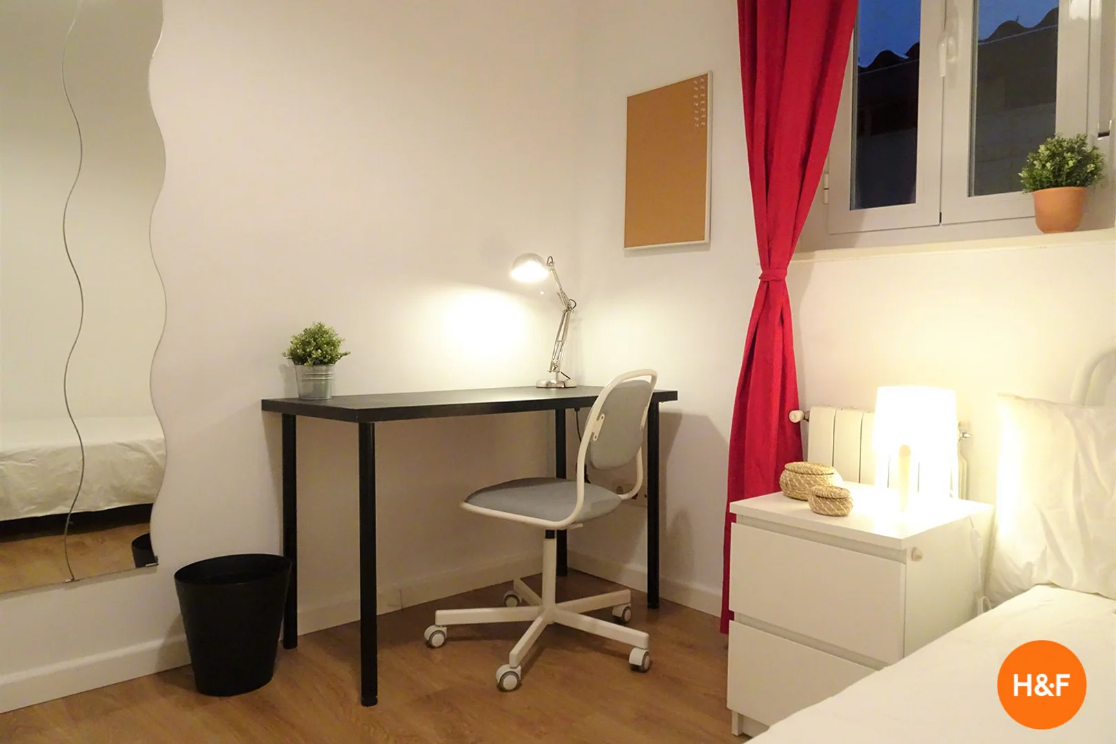 Affordable room for students with ample lighting in 