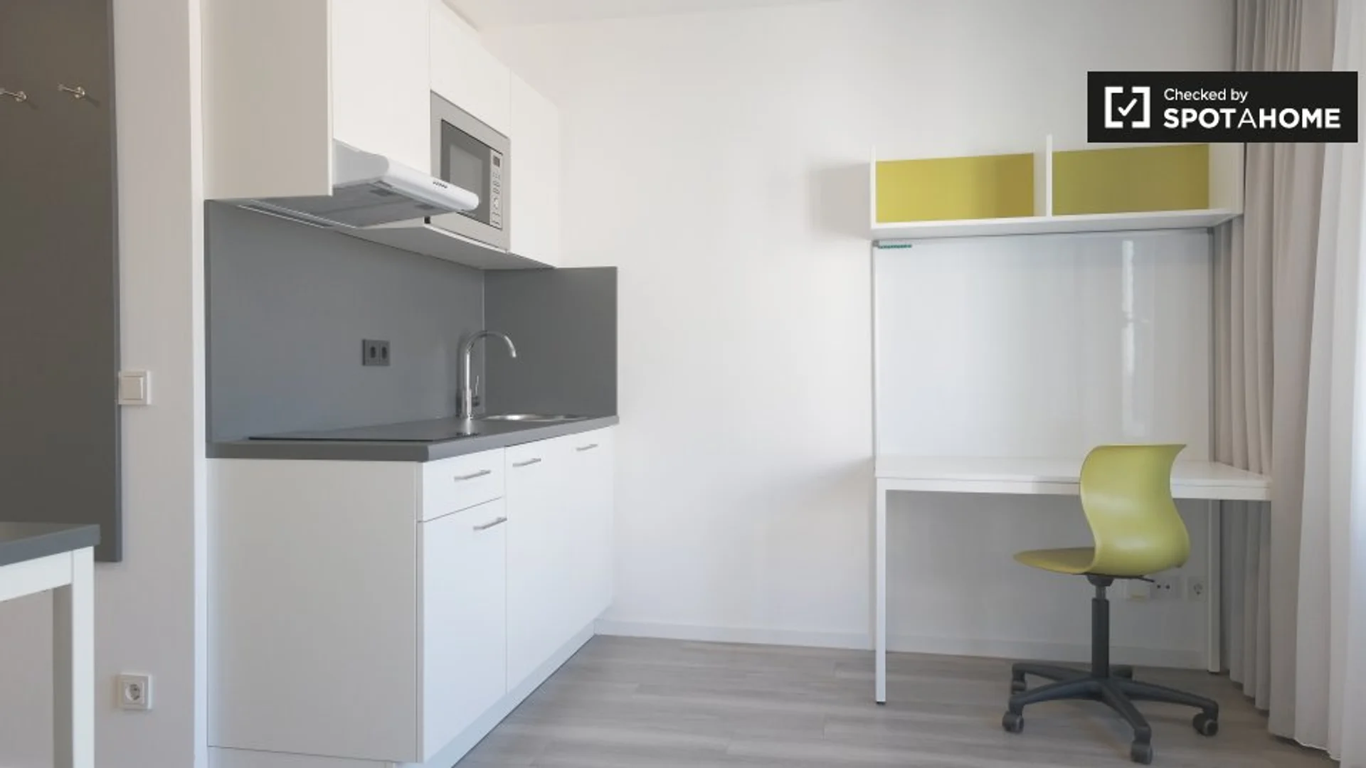 Niedrogi apartament typu studio z niezbędnymi funkcjami w 
