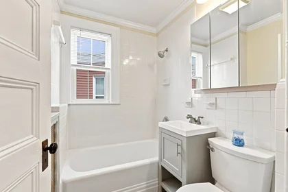 Alojamiento entero en residencia en 31, Saxton St., Unit 2, Dorchester, Boston, MA, 02125, imagen 4 de 21