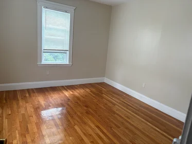 Alojamiento entero en 29, Donald Rd., Unit 3, Dorchester, Boston, MA, 02124, imagen 1 de 10